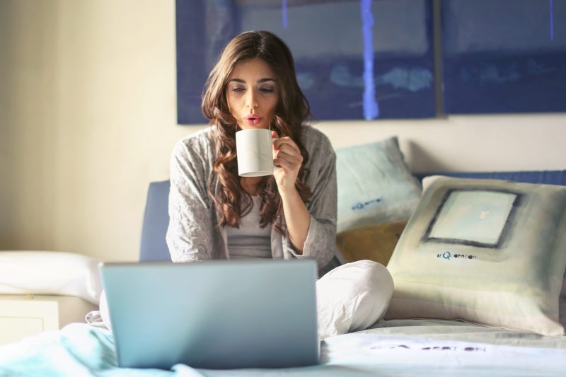 coffee_drinking_girl