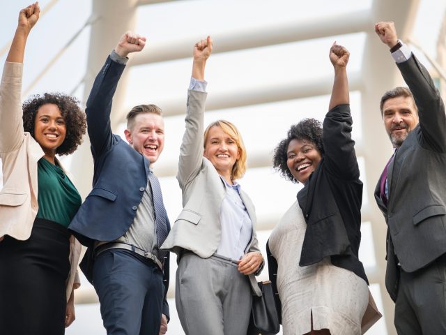 Nahát, ki gondolta volna: a bérrabszolgaság visszaszorítása nagyobb jólétet és magasabb teljesítményt jelent