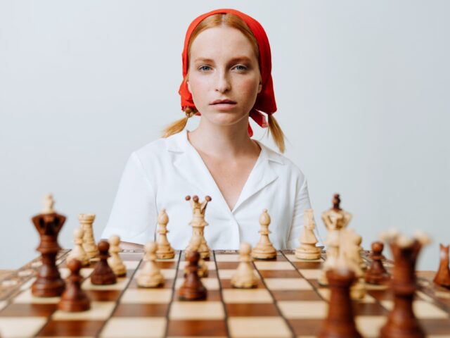 Perverz kommunizmussal kívánnának küzdeni a kapitalisták a rendszer összeomlása ellen