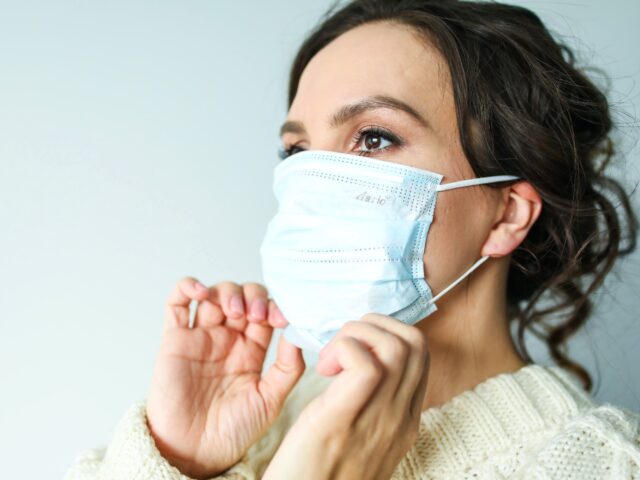 Allergiás reakciót okozhat a rugalmas pánttal ellátott szájmaszk