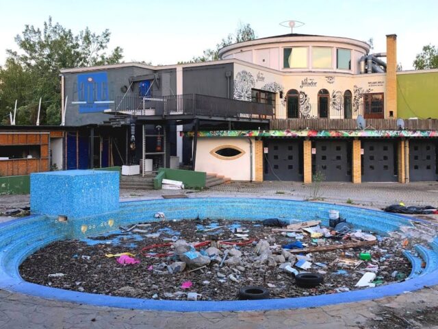 Még egyszer utoljára bejárhatjuk a siófoki Palace romos épületeit