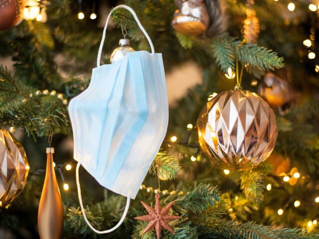 A szeretet ünnepének közeledtével alaposan elharapódzott a gyűlölet a vakcinázottak körében