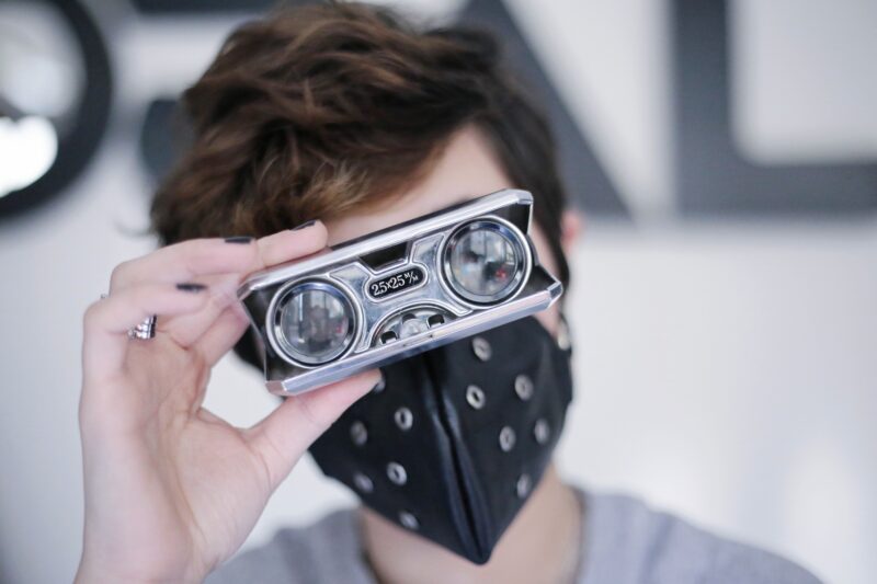 masked_photographer