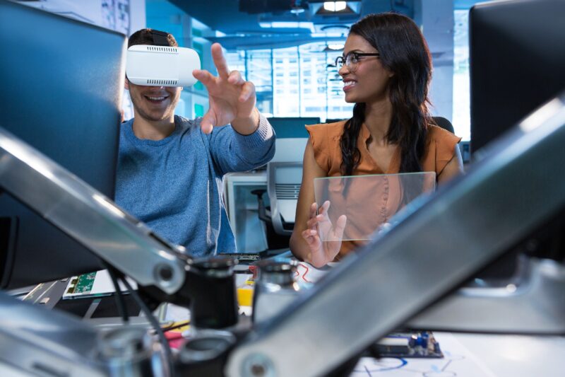 pikwizard-executives-using-virtual-reality-headset-at-desk