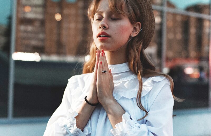 praying_girl