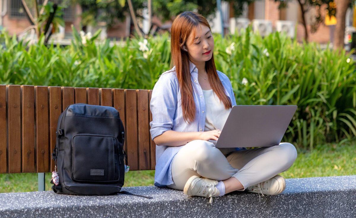 Digital Nomad Girl3