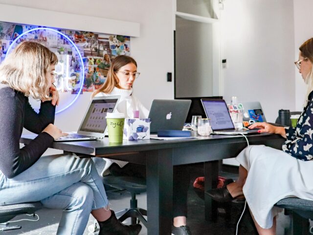 Végleg feladták az Y és Z-generációk a „munkaerőpiac” kiszolgálását Quiet Quitting Munkaero