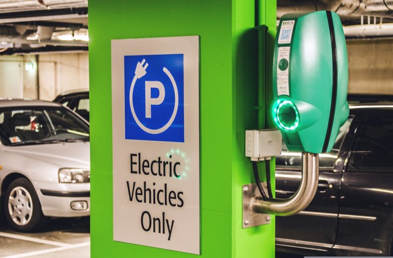 elektromos_auto_tolto Elektromos auto tolto