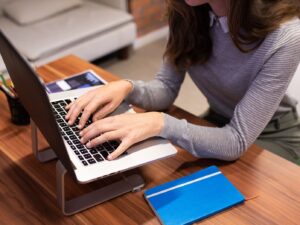 Laptopon gepelo lany
