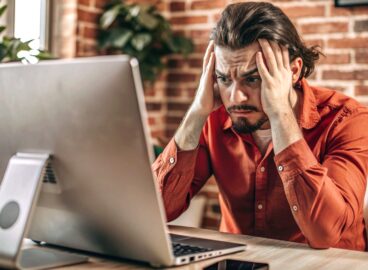 Keserű ébredés hulláma söpör végig a dolgozó társadalmon: most döbbennek rá, mennyire rútul átverte és tönkre tette őket a rendszer Ai itt a munka vege