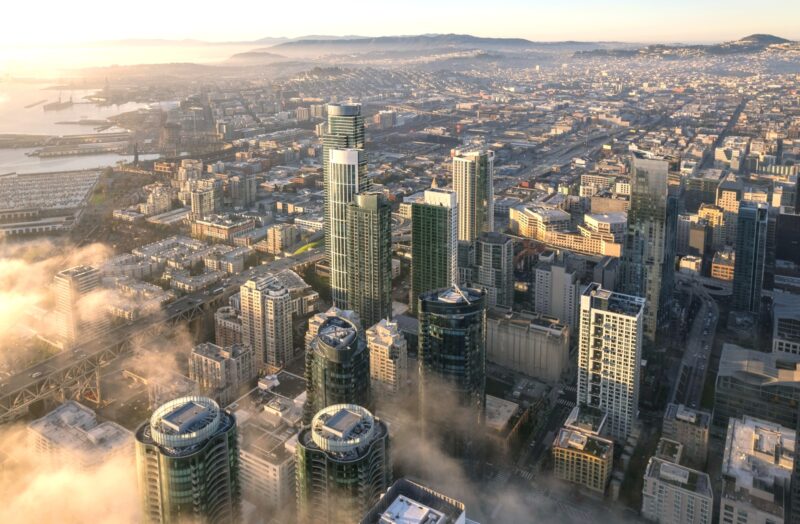 Nagyvarosi latkep felhokarcolokkal