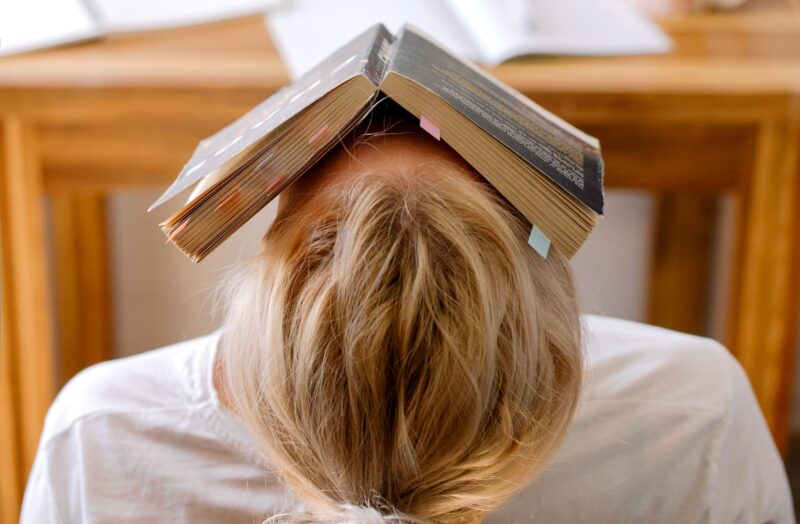 Egyetem konyv nem megy fejembe