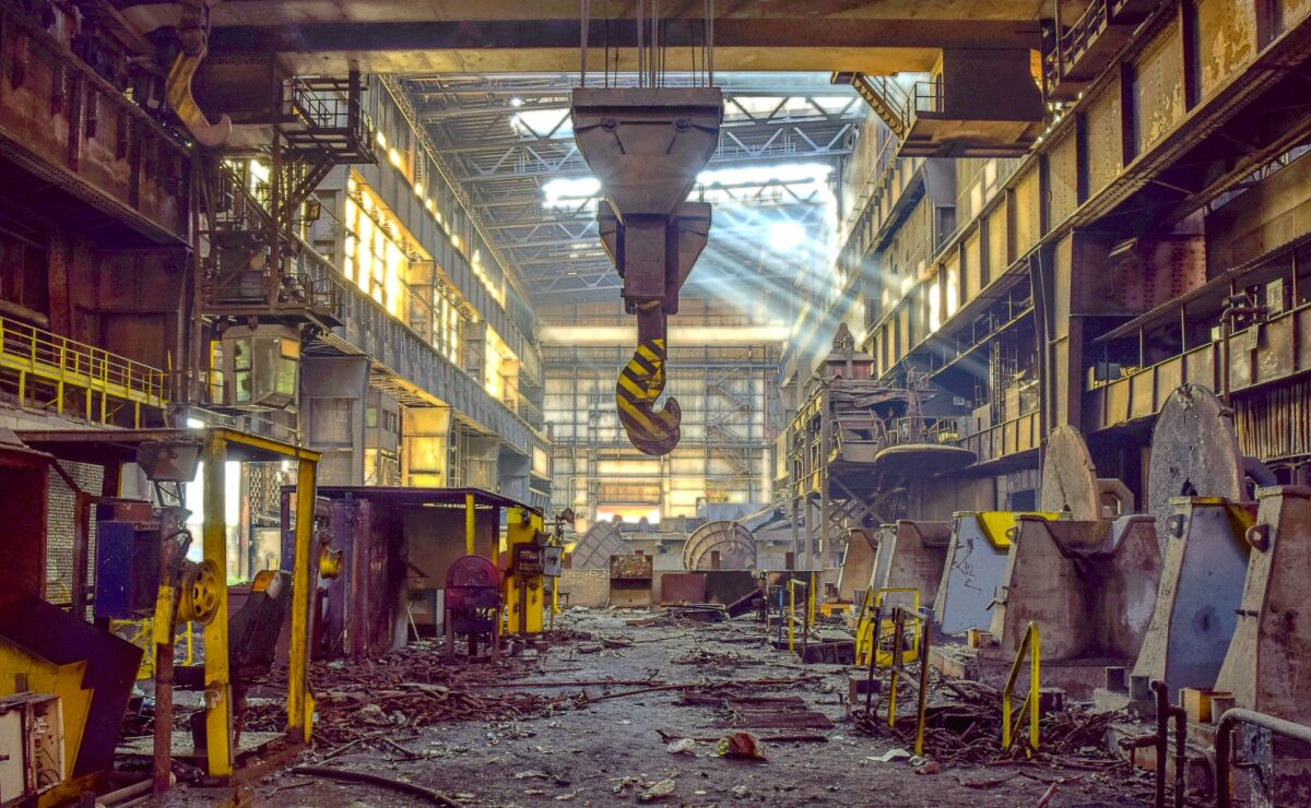 gyar_lepusztult_ures Gyar lepusztult ures