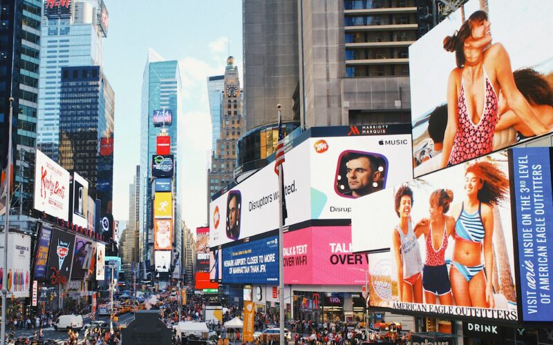 Ez milyen stádiumú kapitalizmus? Erőszakkal kényszeríti ránk a rendszer a hamis boldogságot Kapitalizmus boldogsaga