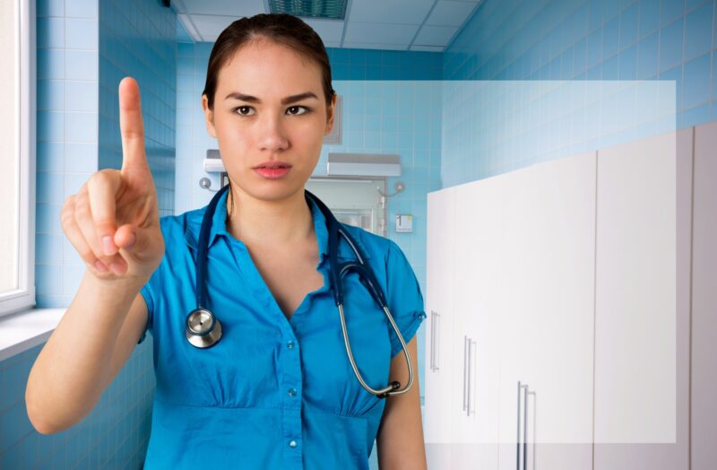 Korhazi nover muszakra jelentkezik