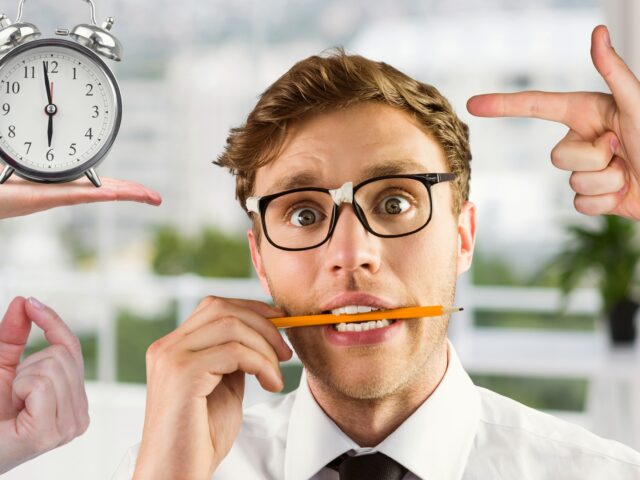 Nahát, ki gondolta volna: a munkahelyi megfigyelés boldogtalanná és improduktívvá teszi a dolgozókat Munkahelyi megfigyeles cover