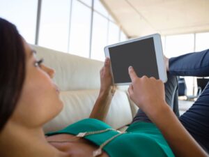 Hackerek lenyúlták a Spotify komplett zenei adatbázisát Spotify hack lany