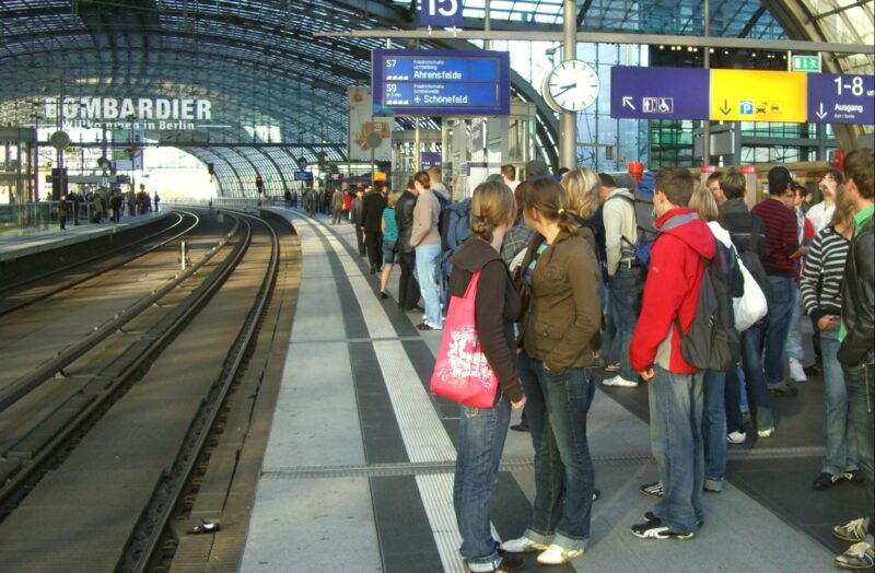 Utazas varakozas a vonatra