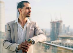 Ferfi merengo uzletember