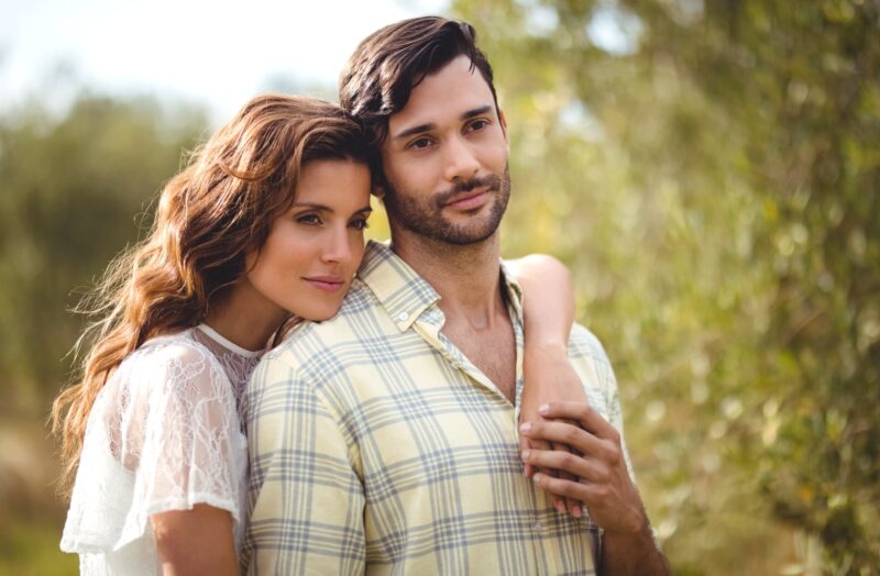 Fiatal par romantikazik