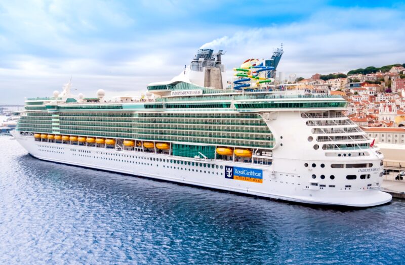 Gigantikus luxus hajo